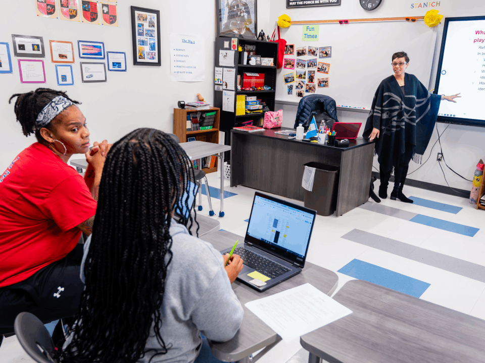 Dr. Faith Freeman of IPiE leads a microcourse for teachers in Asheboro City Schools